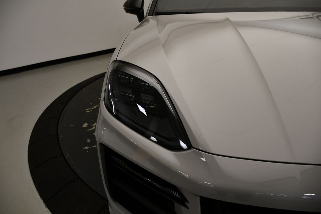 2024 Porsche   12