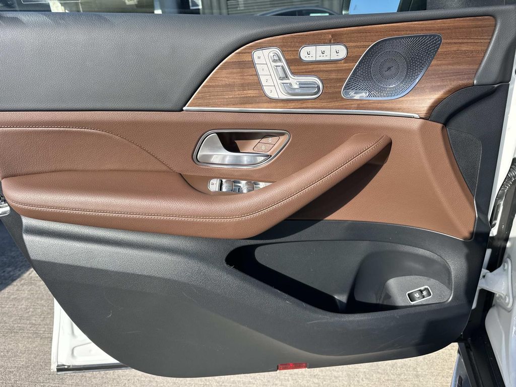 Thumbnail: 2026 Mercedes-Benz GLS - 14