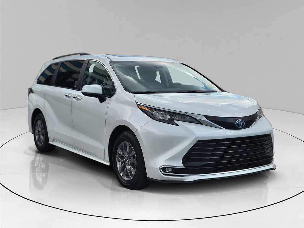 White 2024 Toyota Sienna XLE 7-Passenger FWD Minivan Front-Wheel Drive Continuously Variable Transmission