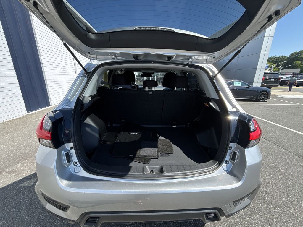 Used 2024 Silver Mitsubishi 2.0 ES image 21