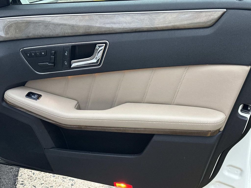 Thumbnail: 2010 Mercedes-Benz E-Class - 15