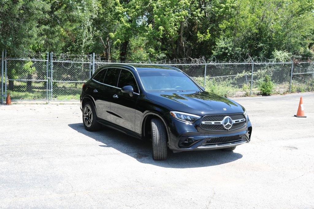 Used 2025  Mercedes-Benz GLC 300 image 7