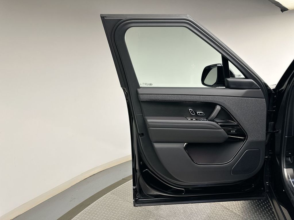 Thumbnail: 2026 Land Rover Range Rover Sport - 9