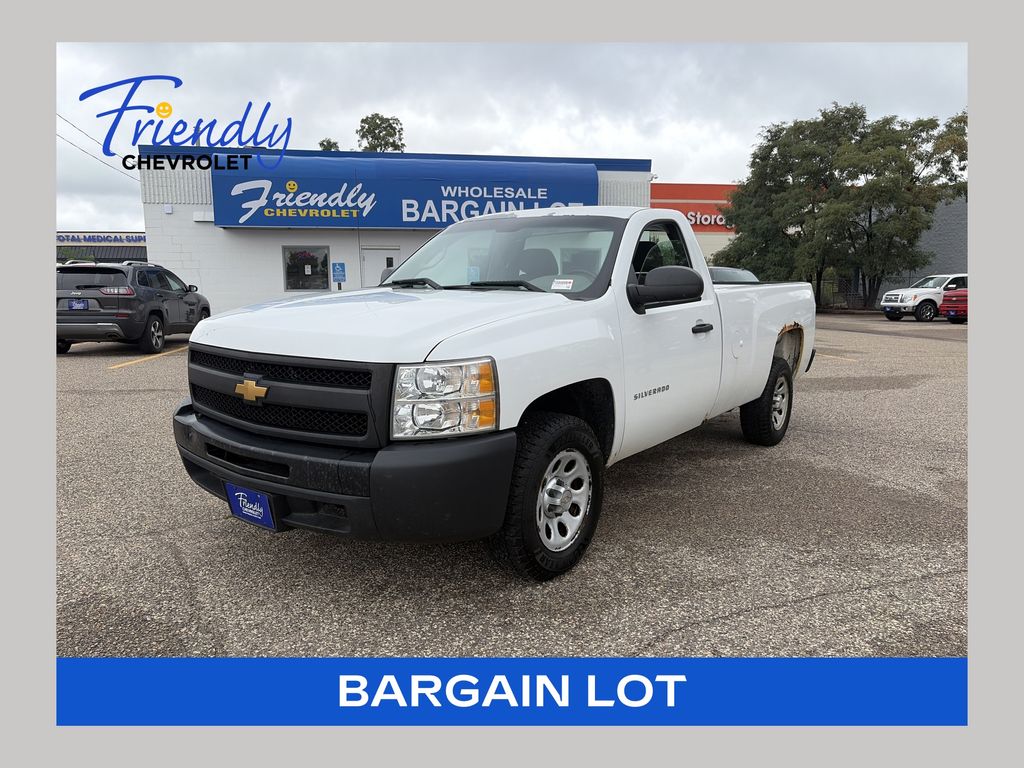 Summit White 2013 Chevrolet Silverado 1500 Pickup Truck 4X2 4-Speed Automatic Overdrive
