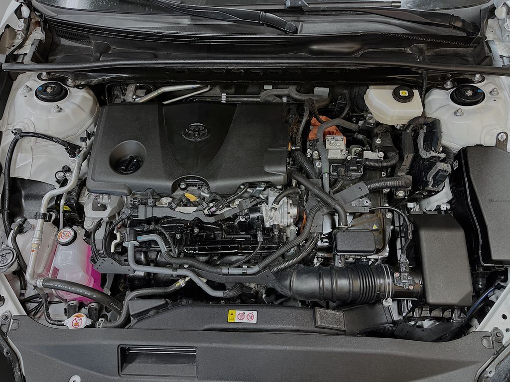 Used 2025 Ice Toyota SE image 30