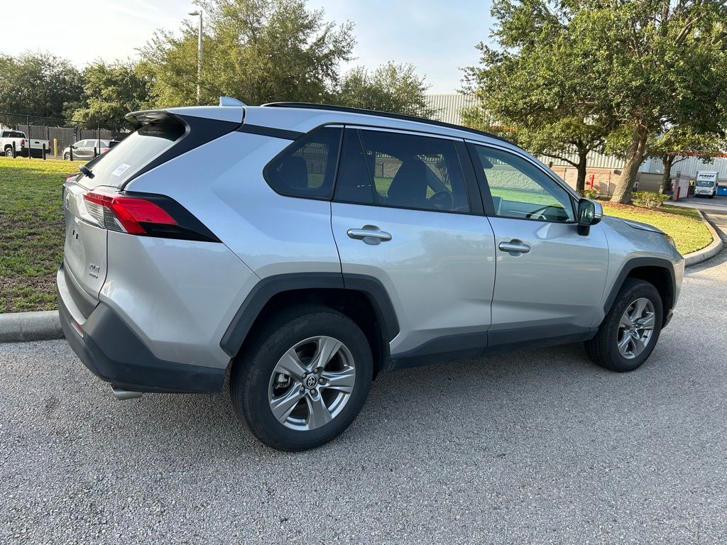 2024 Toyota RAV4 XLE 5
