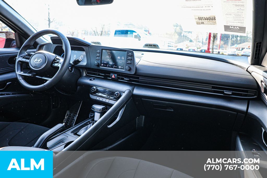 Used 2025 Red Hyundai SEL Sport image 30