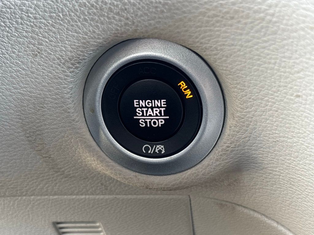2023 Chrysler Pacifica Limited photo
