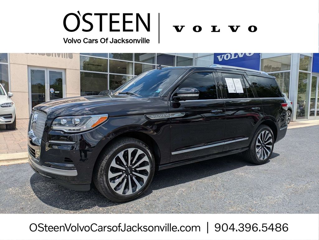 Infinite Black Metallic Clearcoat 2024 Lincoln Navigator SUV / Crossover Four-Wheel Drive Automatic