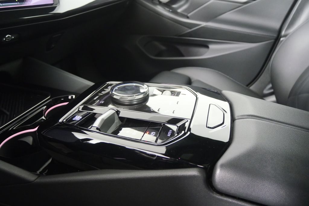 Thumbnail: 2024 BMW 5 Series - 29