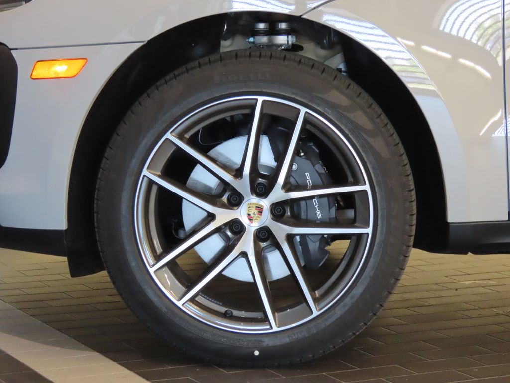 Thumbnail: 2026 Porsche Macan - 11