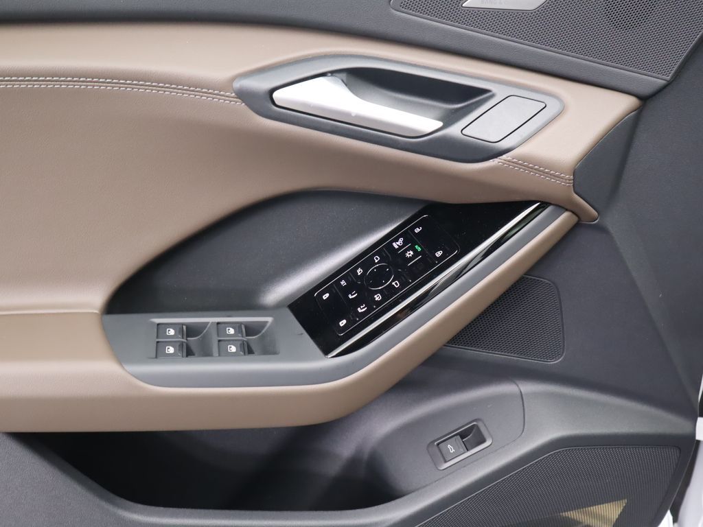 2025 Audi Q6 e-tron Premium 25