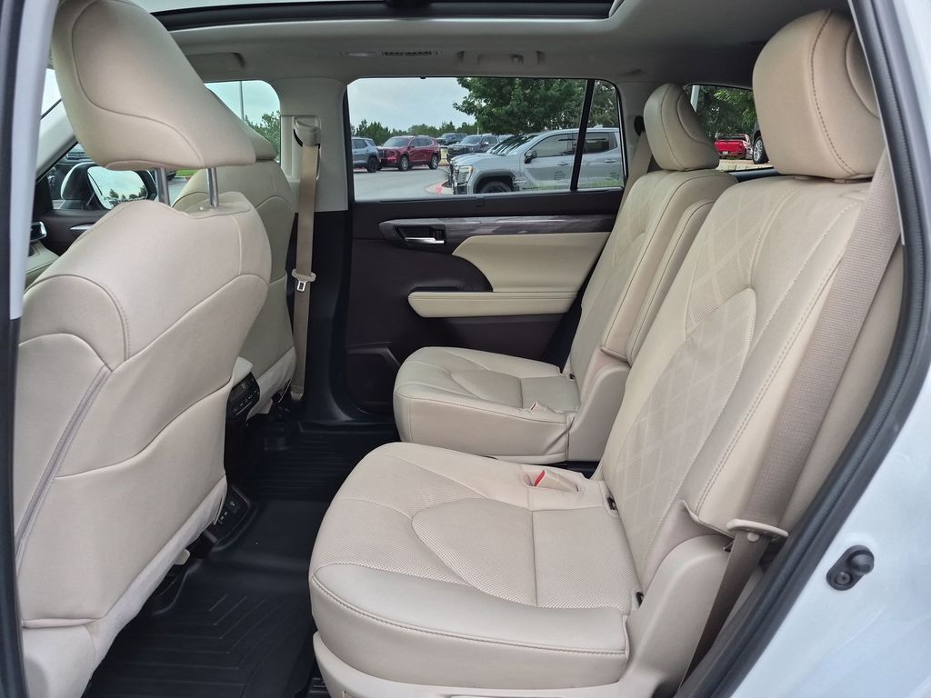 Used Car 2022 Toyota Highlander  Platinum For Sale Under $40,000 In Austin, Texas