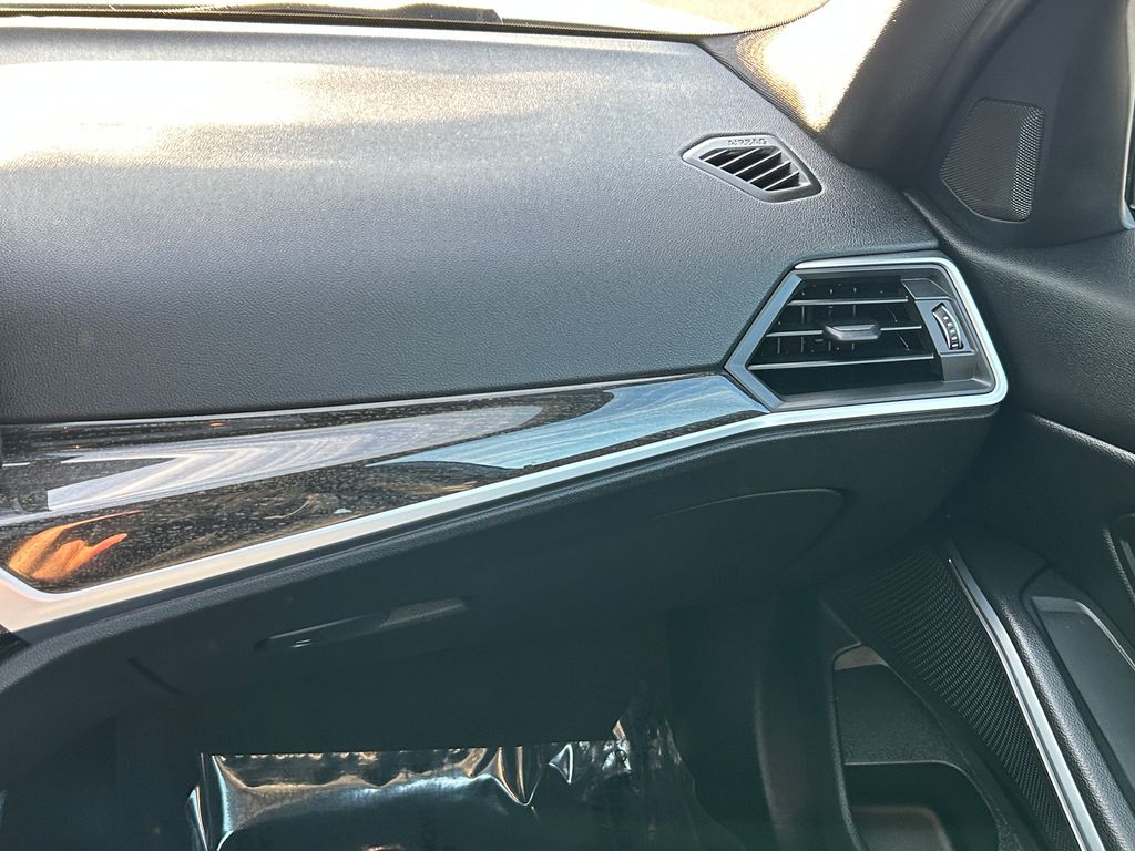 Thumbnail: 2023 BMW 3 Series - 26