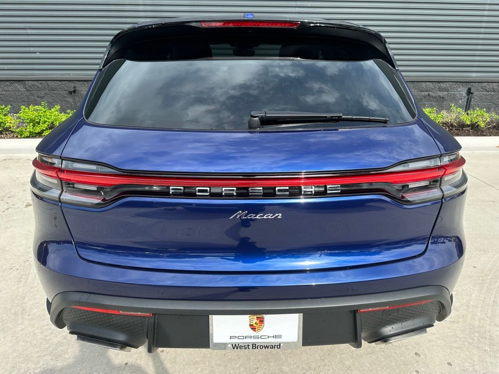 2025 Porsche Macan  14