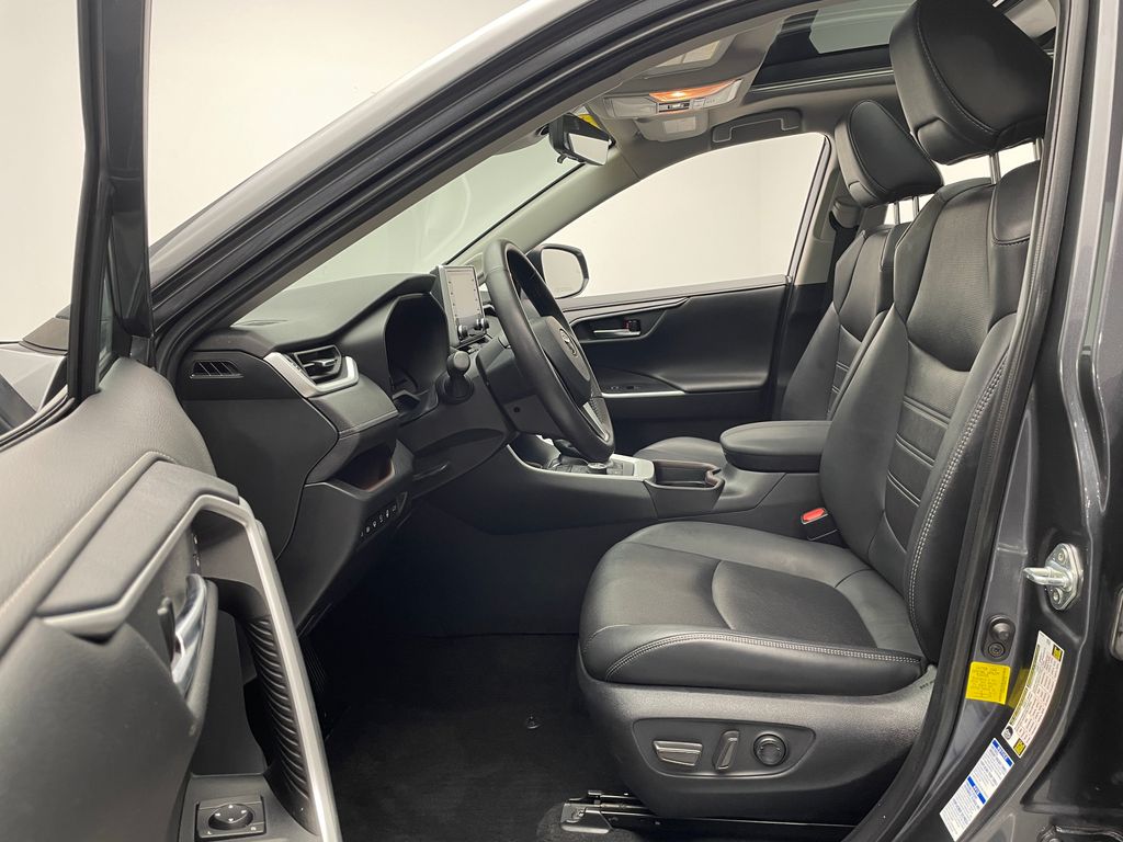 Thumbnail: 2021 Toyota RAV4 - 12
