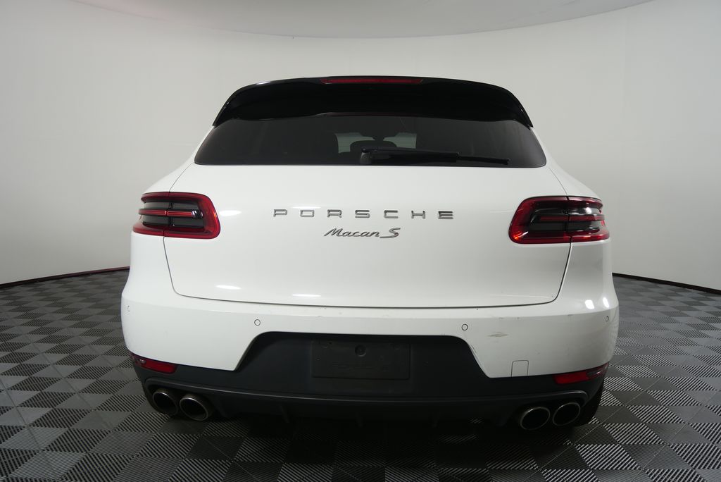 Thumbnail: 2016 Porsche Macan - 4