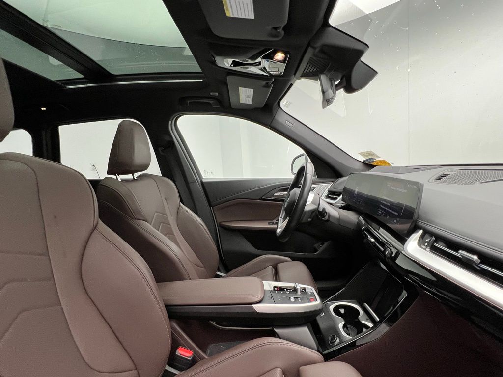 Thumbnail: 2023 BMW X1 - 6