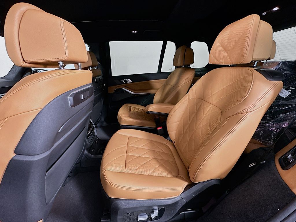 Thumbnail: 2026 BMW X7 - 17