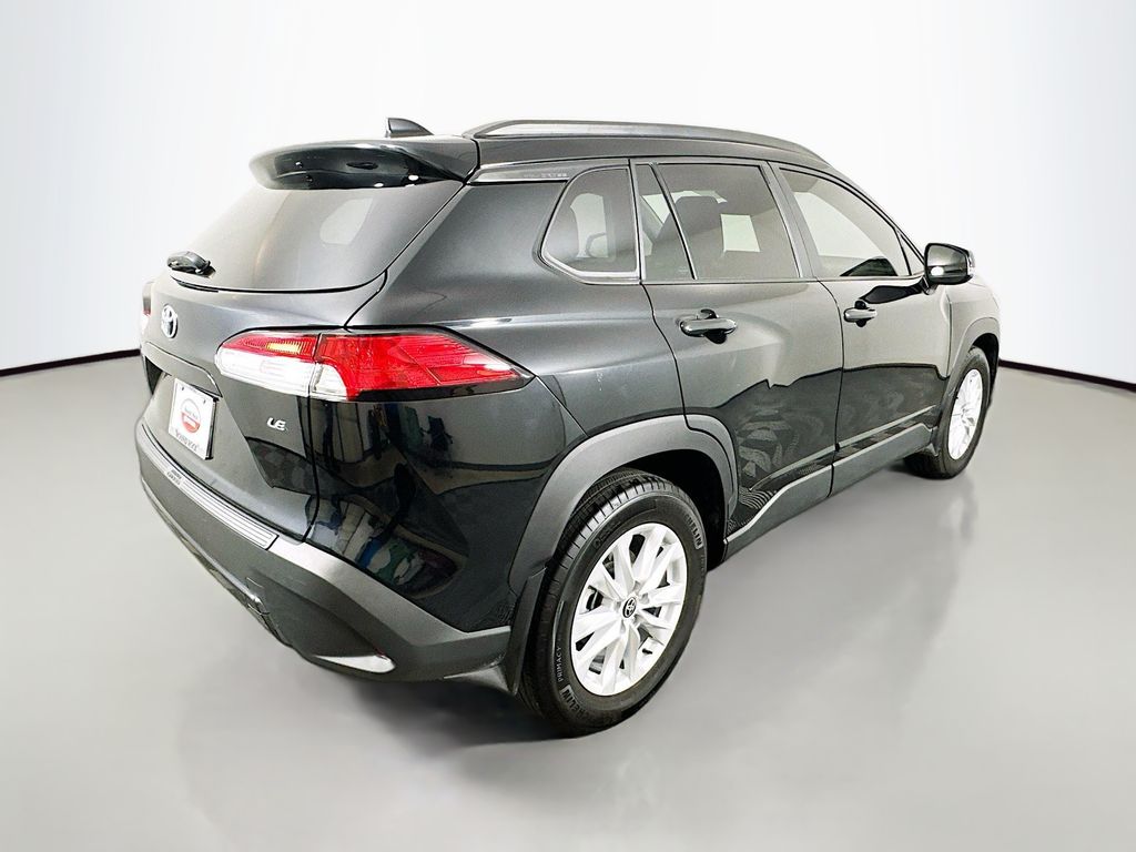 2023 Toyota Corolla Cross LE 5