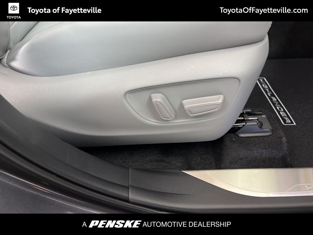 2025 Toyota Highlander XLE 8