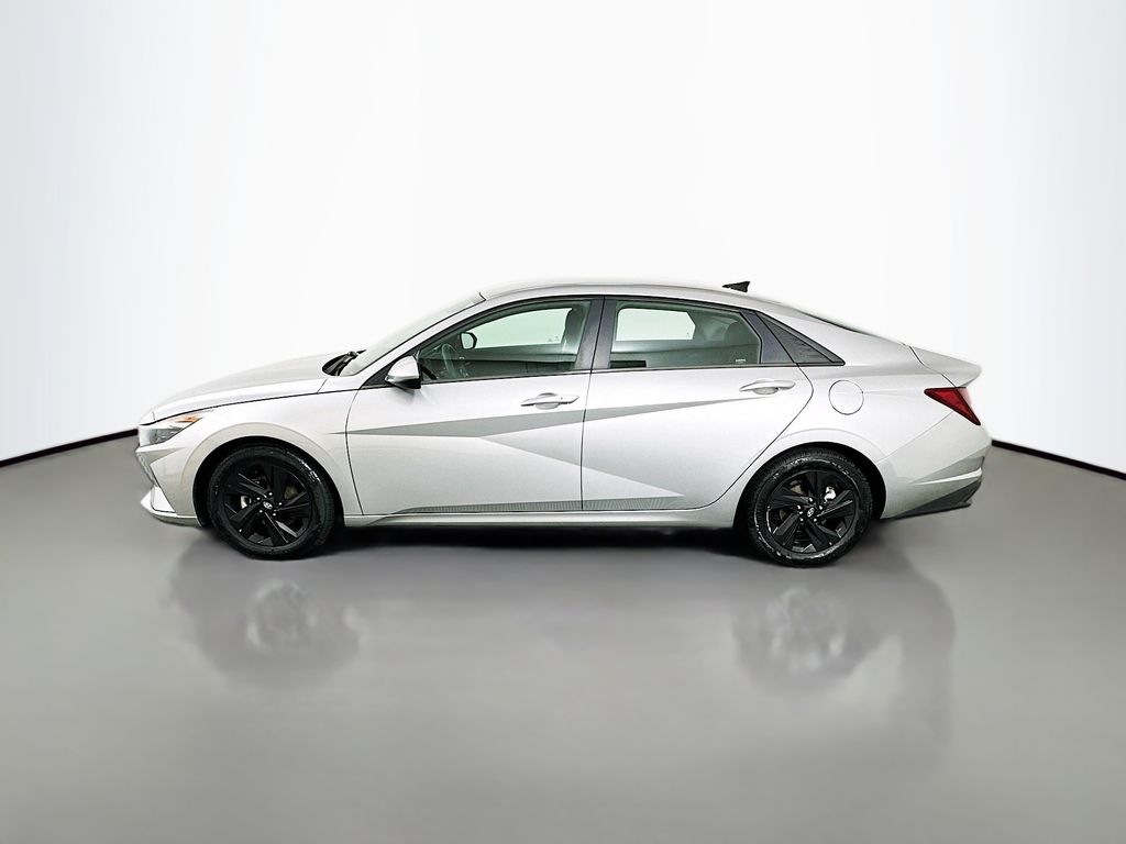 Thumbnail: 2022 Hyundai Elantra - 8
