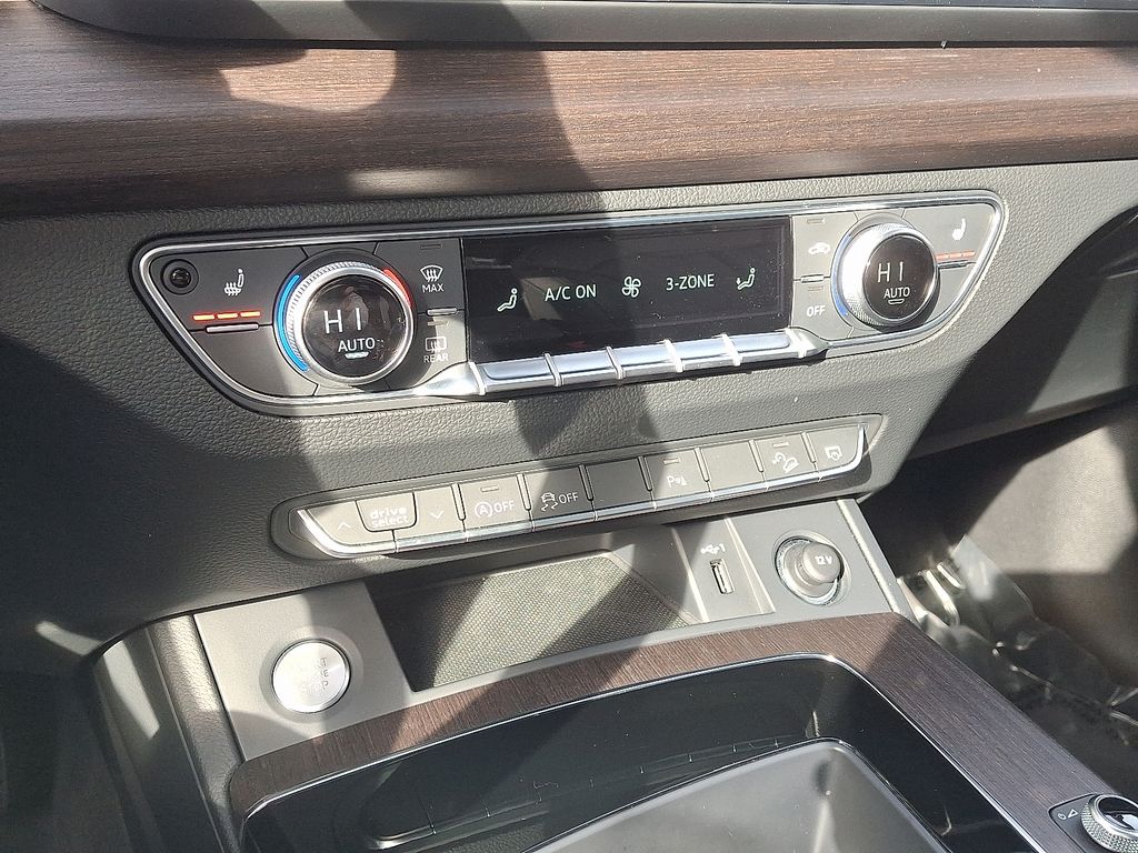 Thumbnail: 2025 Audi Q5 - 16