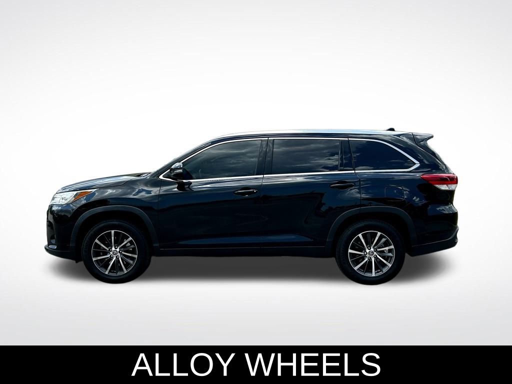 Used 2019 Toyota Highlander XLE with VIN 5TDKZRFH9KS356155 for sale in Miami, FL