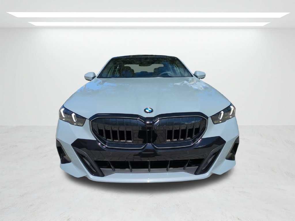 New 2027 Gray BMW 540i xDrive image 9
