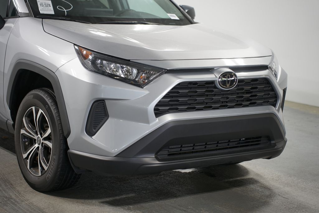 2022 Toyota RAV4 LE 4