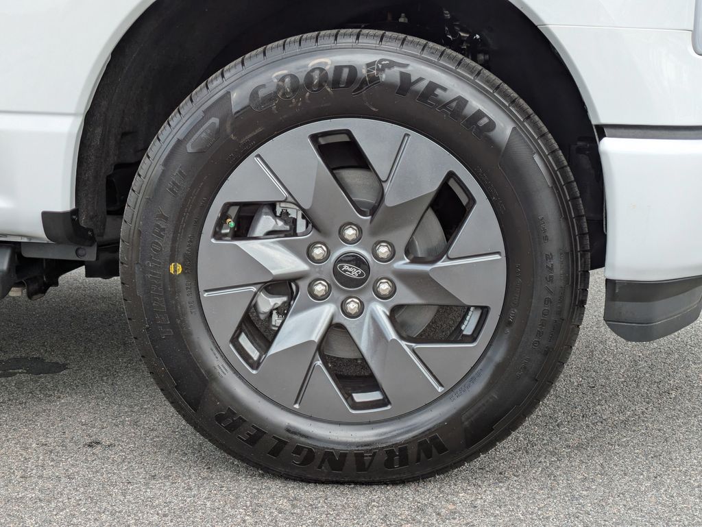 2025 Ford F-150 Lightning Flash