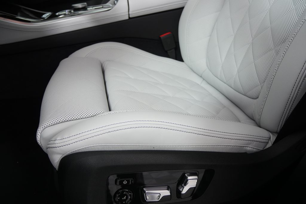 Thumbnail: 2026 BMW X5 - 10