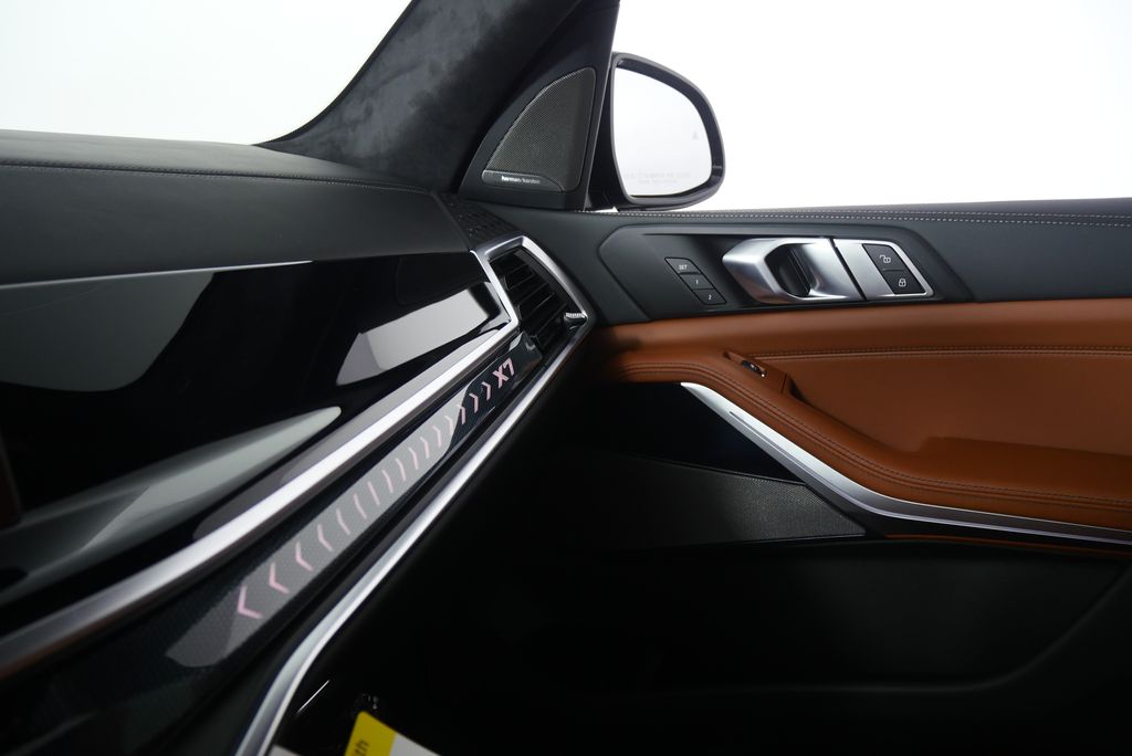 Thumbnail: 2026 BMW X7 - 26