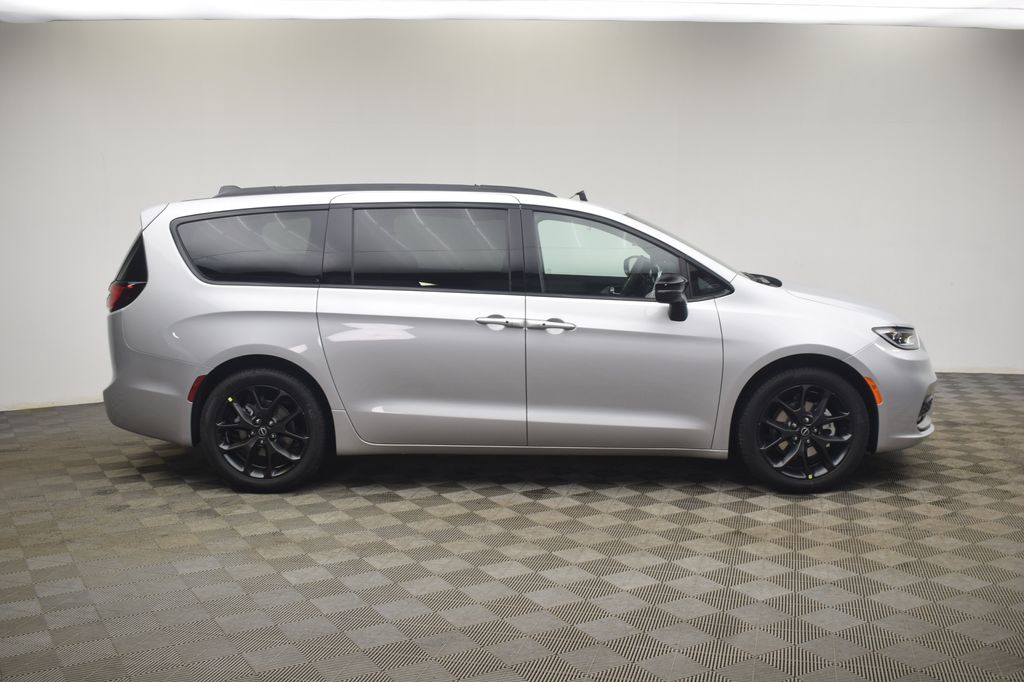 new 2026 Chrysler Pacifica car, priced at $47,696