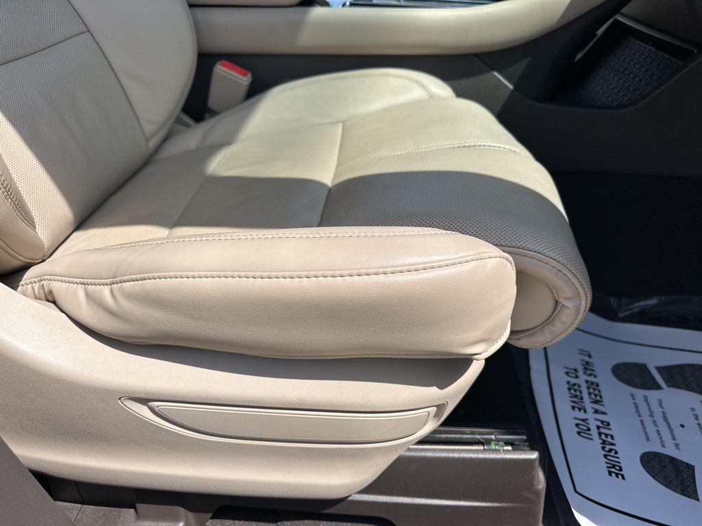 2021 Pristine White Lincoln Aviator Reserve AWD SUV