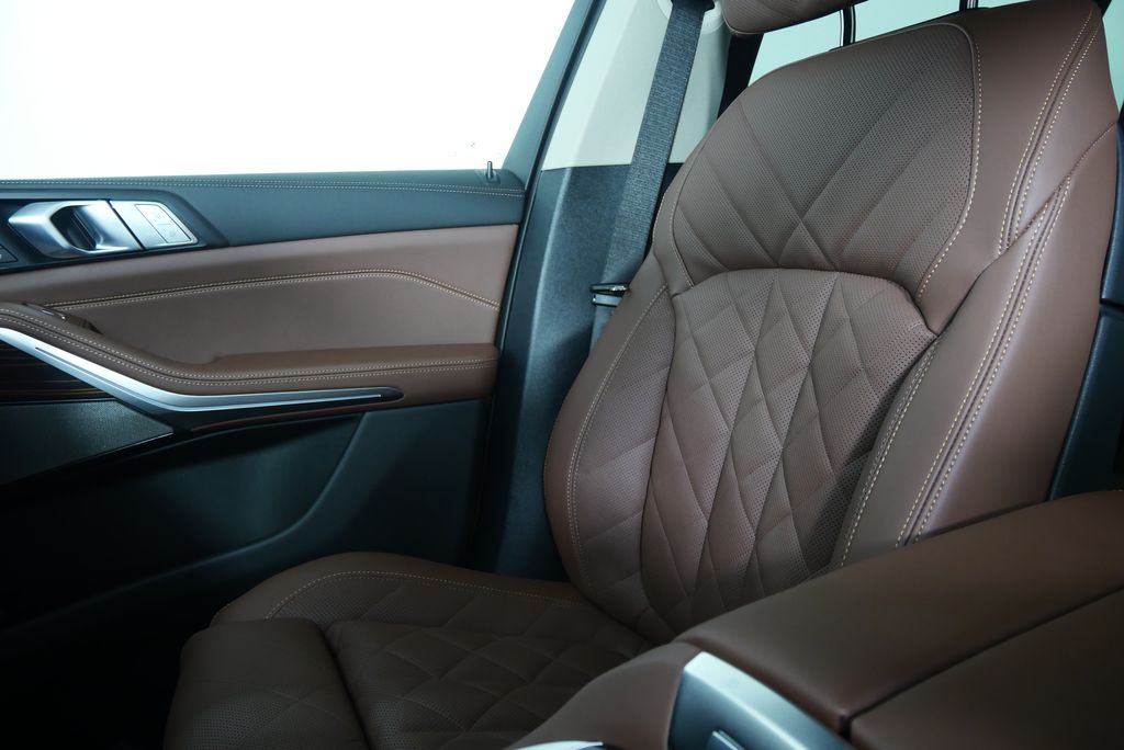 Thumbnail: 2026 BMW X7 - 29