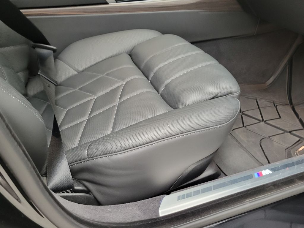 Thumbnail: 2024 BMW 7 Series - 13