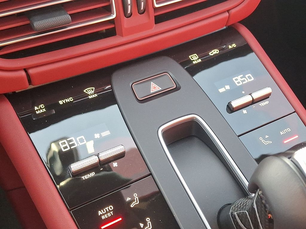 Thumbnail: 2026 Porsche Macan - 19