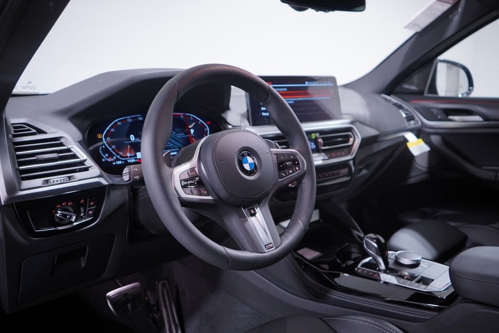 Thumbnail: 2025 BMW X4 - 6