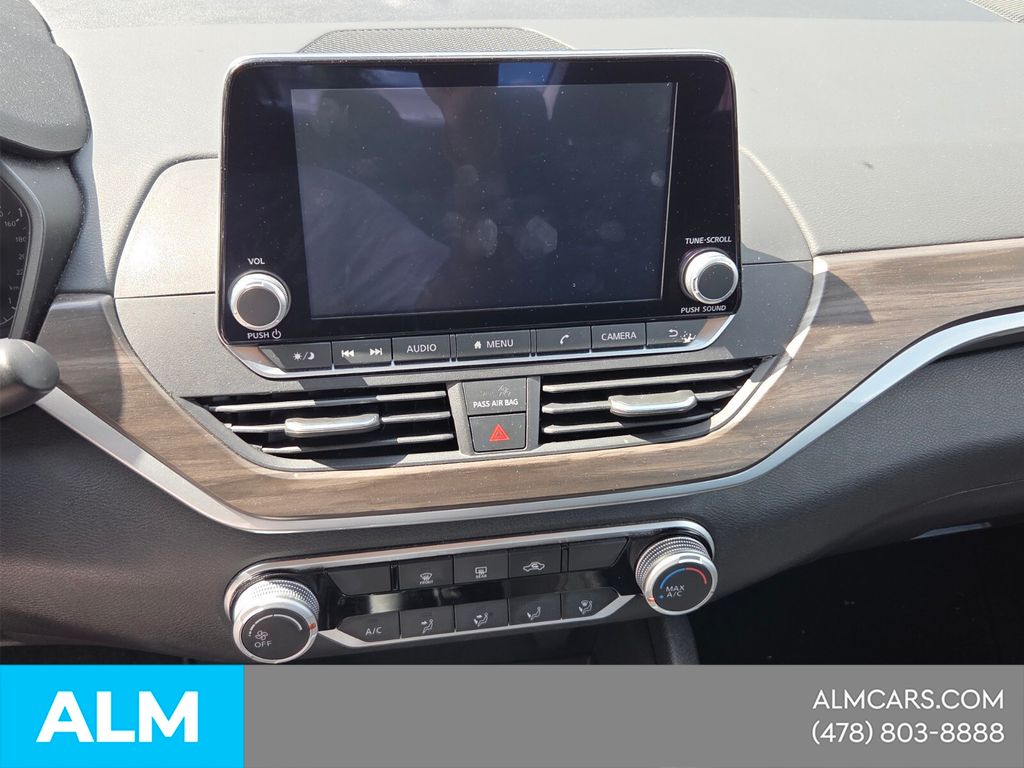 Used 2025 White Nissan 2.5 SV image 21