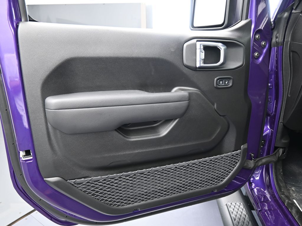 New 2026 reign Jeep Sport image 15