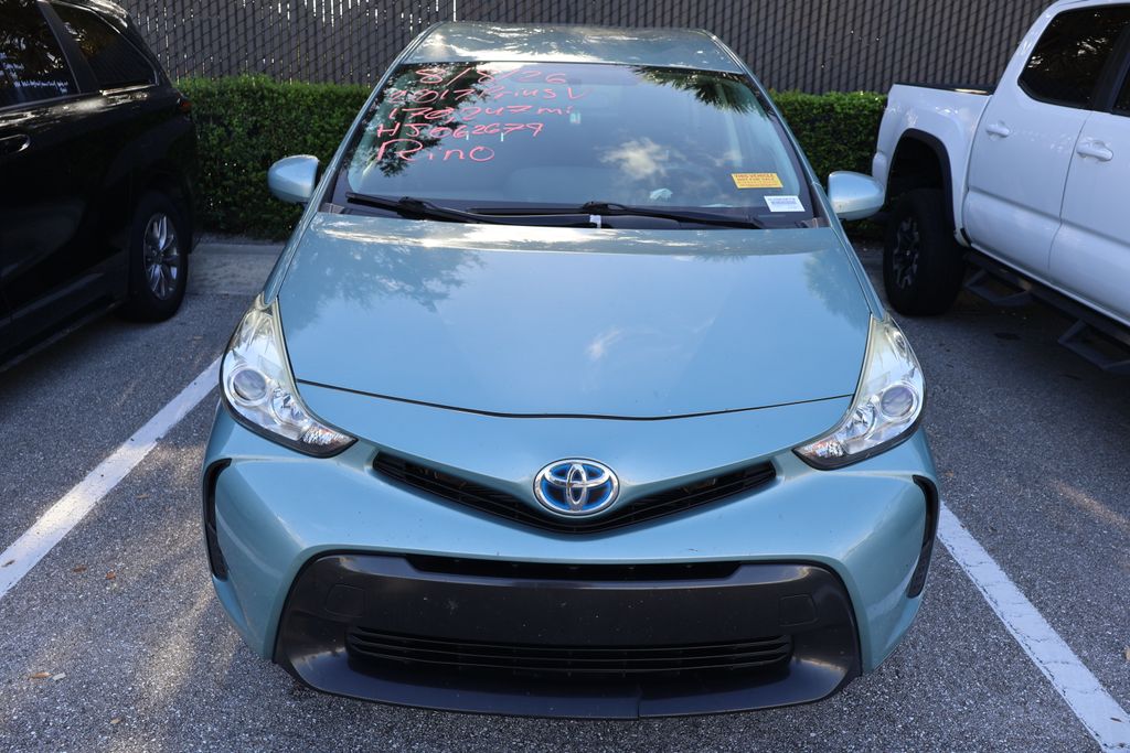 Thumbnail: 2017 Toyota Prius v - 5
