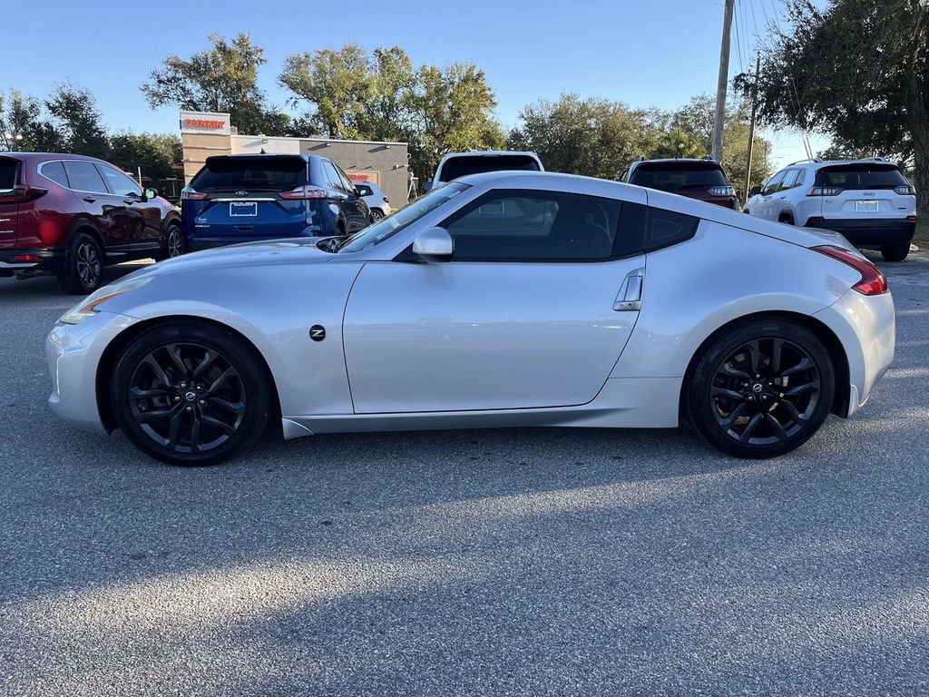 2015 Nissan 370Z Base 9