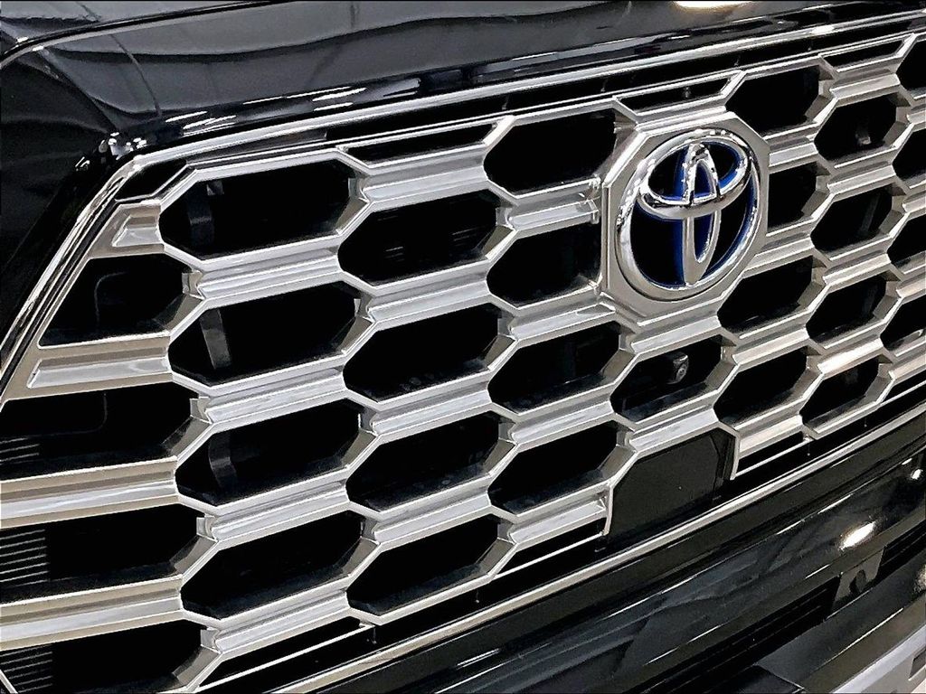2024 Toyota Sequoia — photo 33