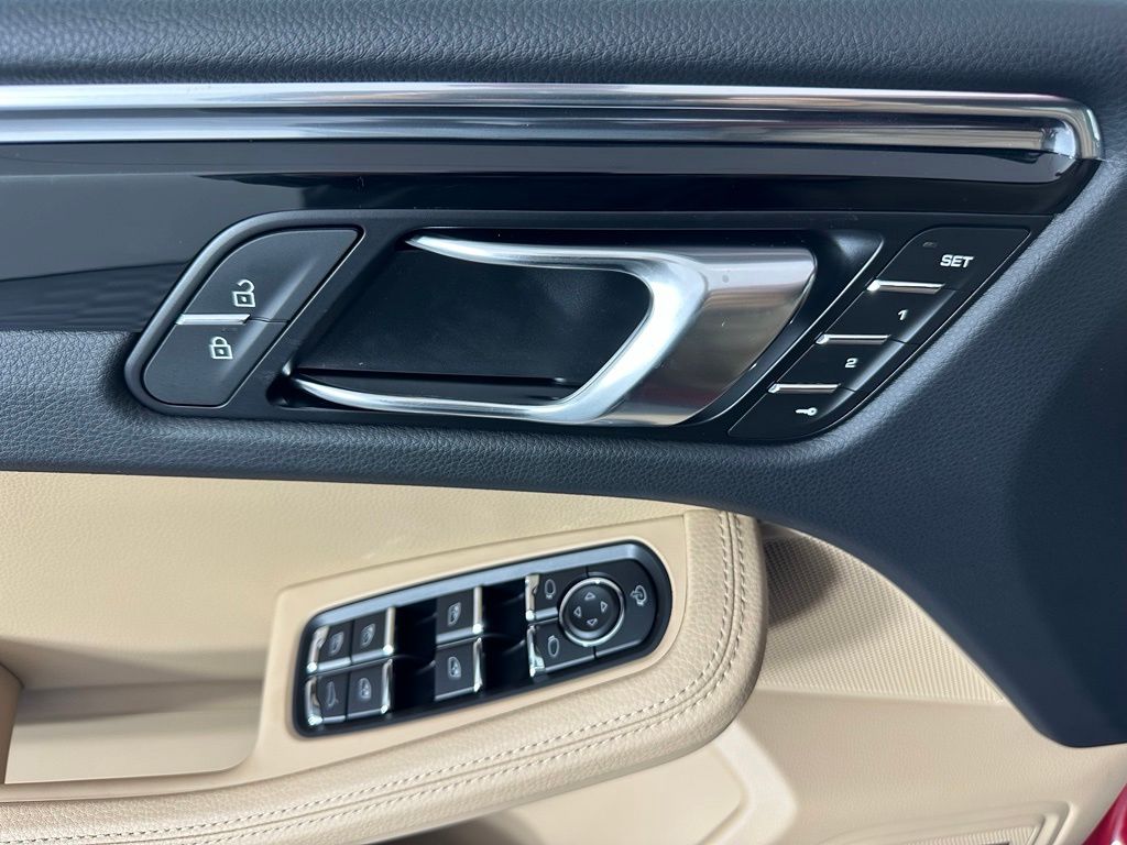 Thumbnail: 2026 Porsche Macan - 18