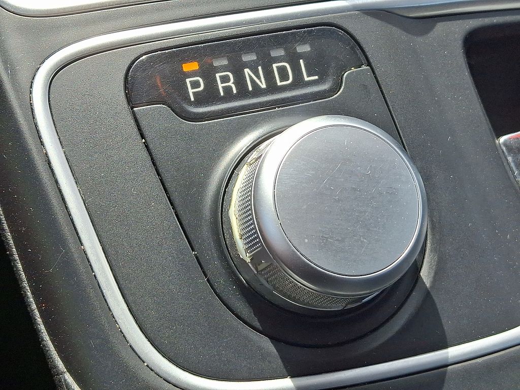 2015 Chrysler 200 Limited 14