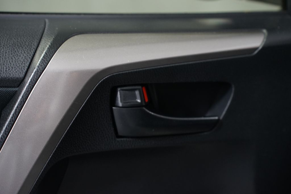 Thumbnail: 2017 Toyota RAV4 - 29