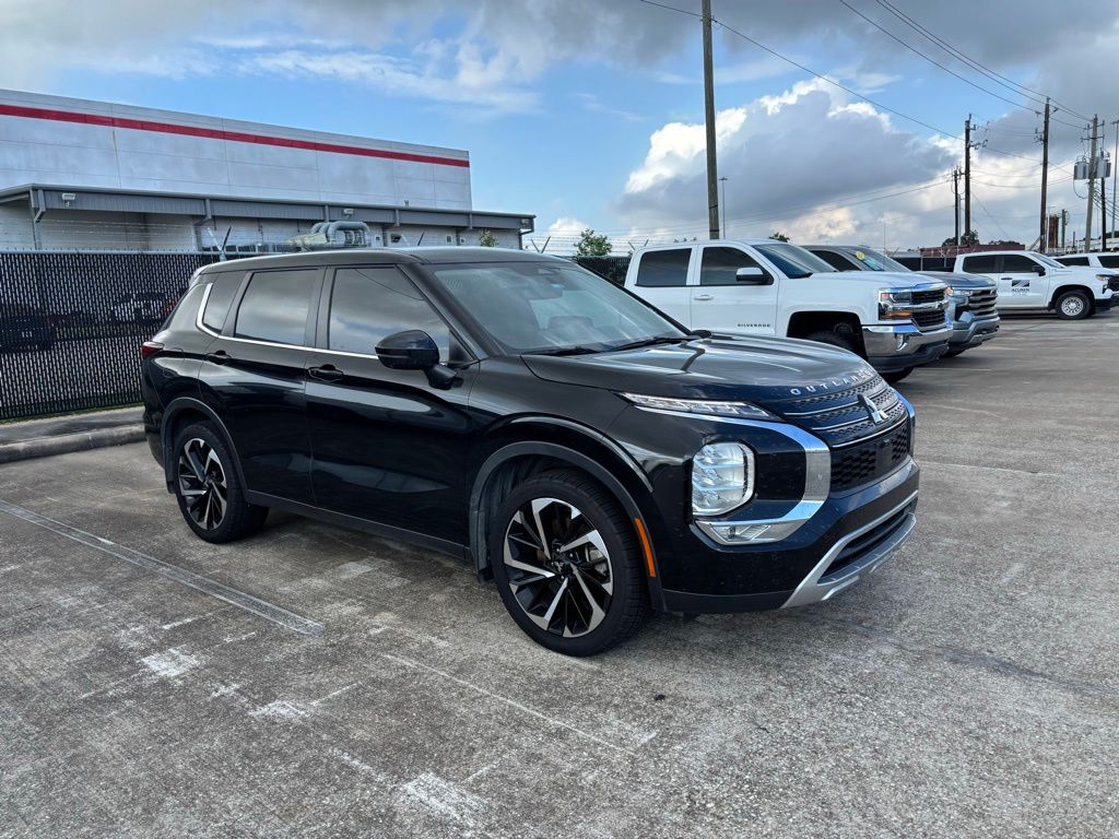 2023 Mitsubishi Outlander SE  at Toyota of Victoria
