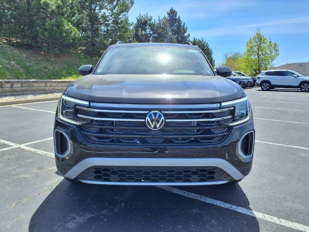 New 2026 Deep Black Pearl Volkswagen Peak Edition image 6