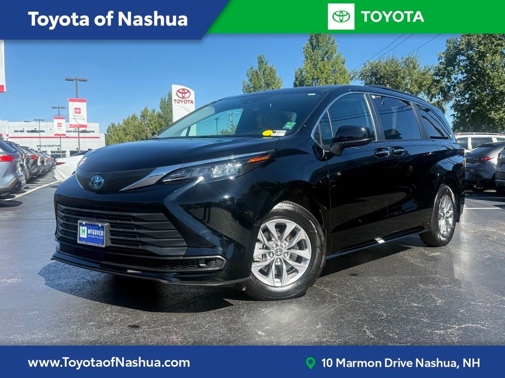 Black 2025 Toyota Sienna Minivan Front-Wheel Drive Continuously Variable Transmission